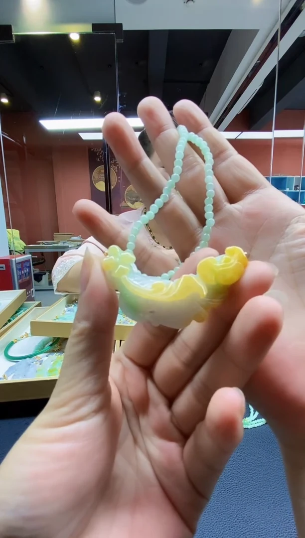颈饰未镶嵌翡翠吊坠