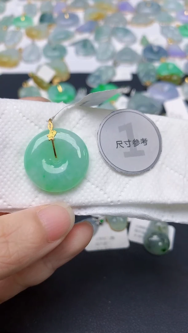 翡翠18K金镶嵌颈饰天然缅甸A货翡翠