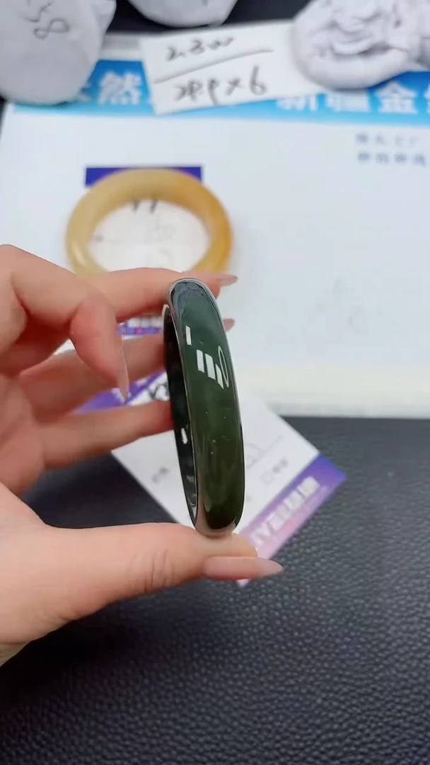【闪购商品】和田玉手镯未镶嵌250