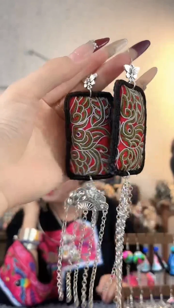 织绣彩云南阁非遗老绣饰品062