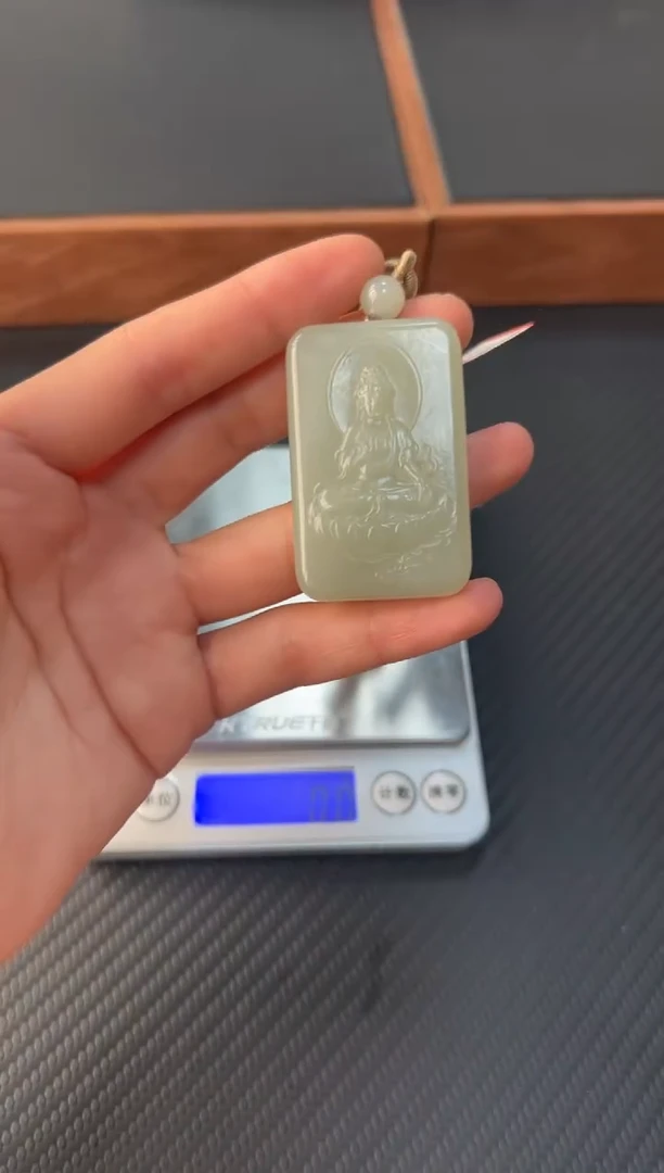 和田玉未镶嵌吊坠(赠链)且末微色差近矿M