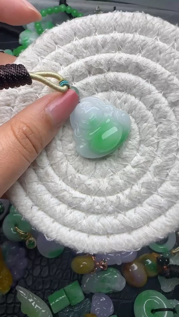 颈饰未镶嵌翡翠缅甸翡翠吊坠