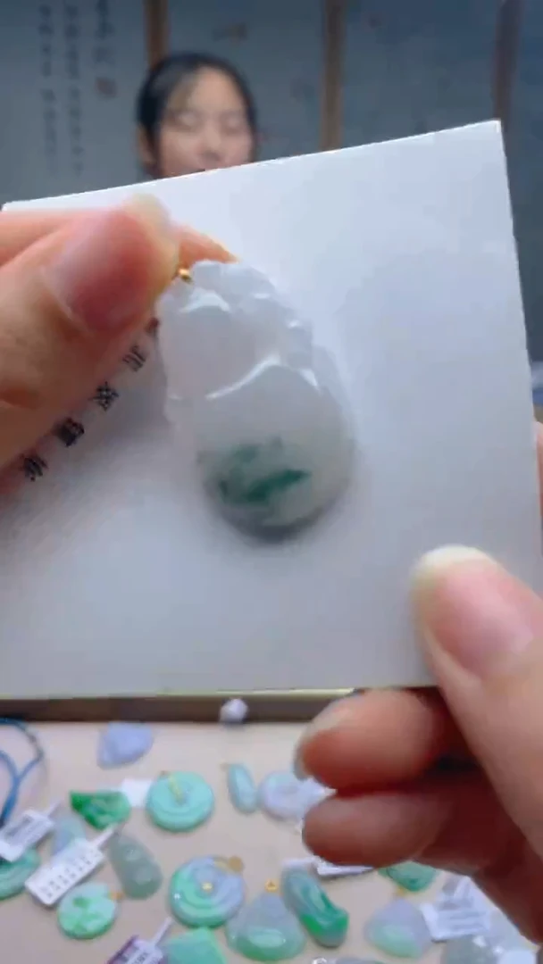 【闪购商品】翡翠颈饰18K金镶嵌天然A货翡翠