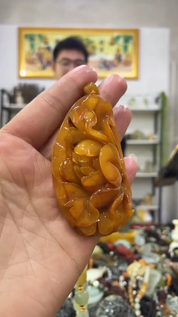 未镶嵌蛇纹石玉吊坠