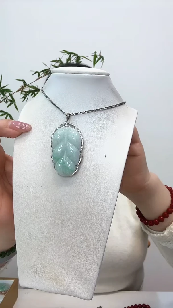 【闪购商品】翡翠吊坠(赠链)银S925镶嵌叶子