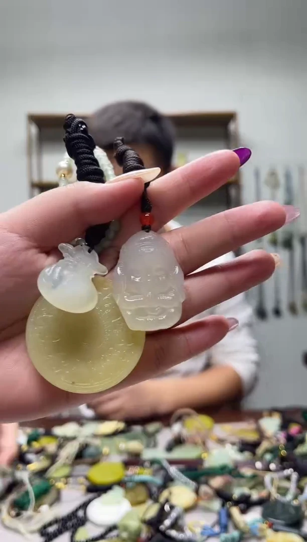 未镶嵌岫玉吊坠·