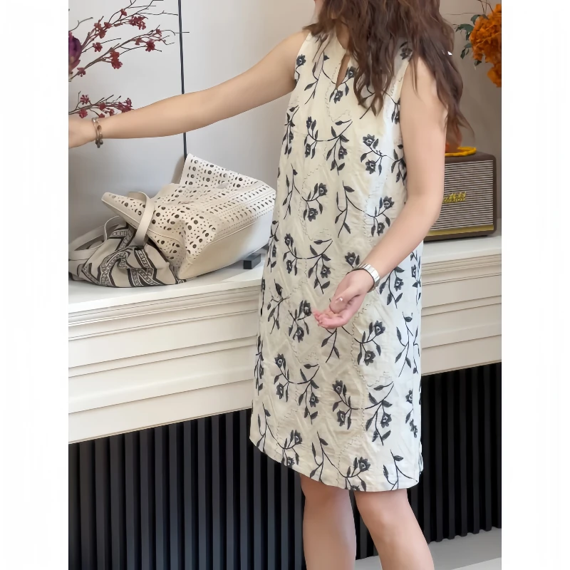 初秋圆领法式连衣裙气质宽松无袖印花刺绣薄款高腰显瘦百搭款裙子