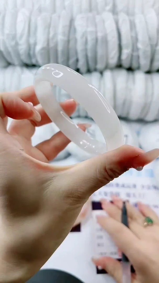 【闪购商品】石英质玉手镯未镶嵌0179425079-多样性发货