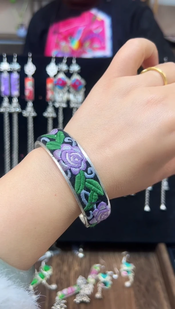 【闪购商品】织绣民族非遗老绣饰品318