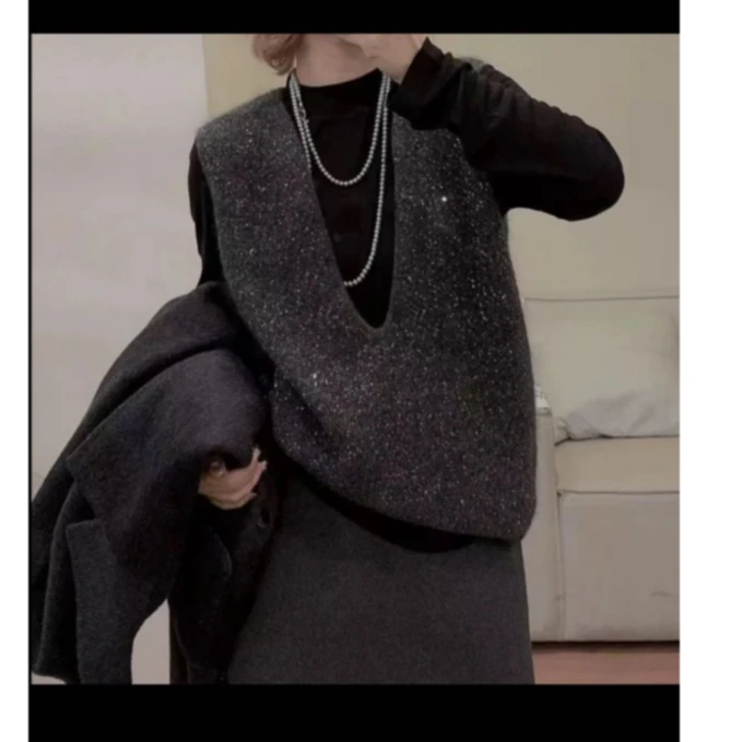 YiYomi 新款大v领闪片无袖宽松毛衣马甲休闲百搭款背心三件套时尚