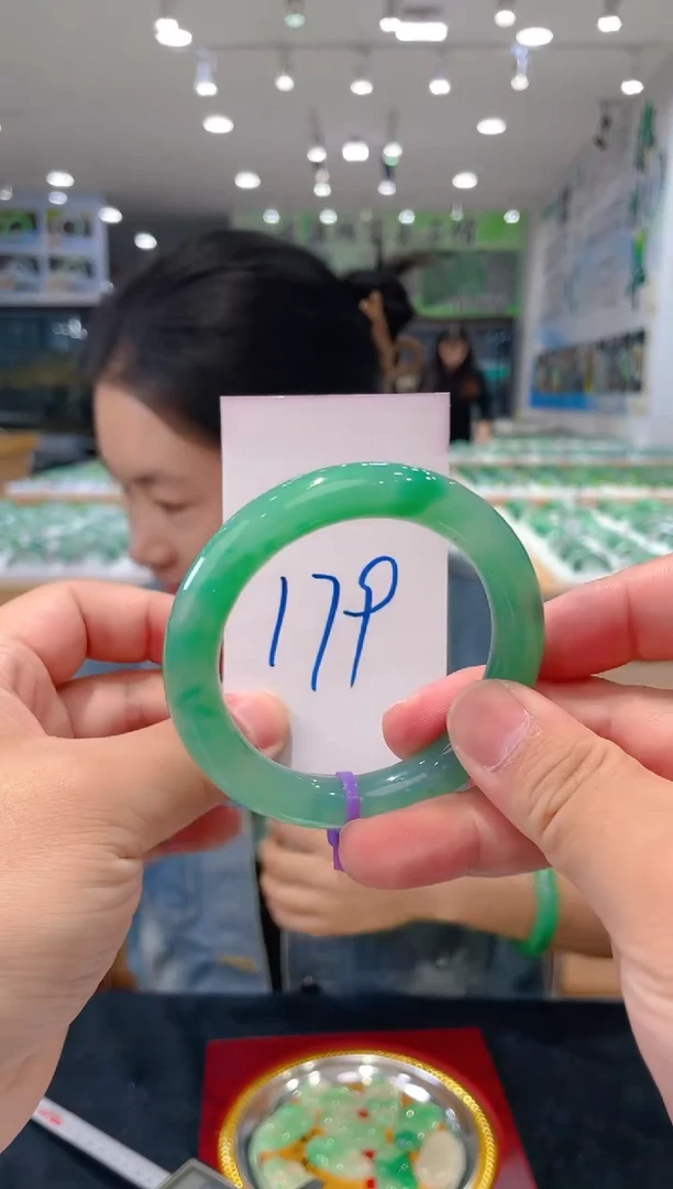 石英质玉（非洲翠）手镯未镶嵌天然冰飘花