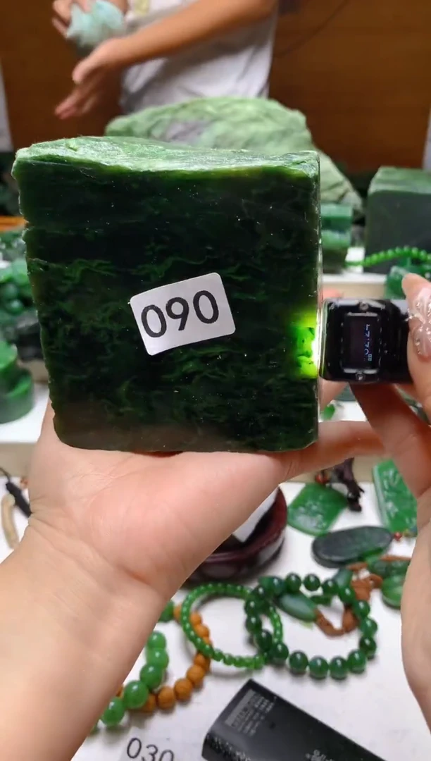 未镶嵌和田玉（碧玉）珠宝半成品0