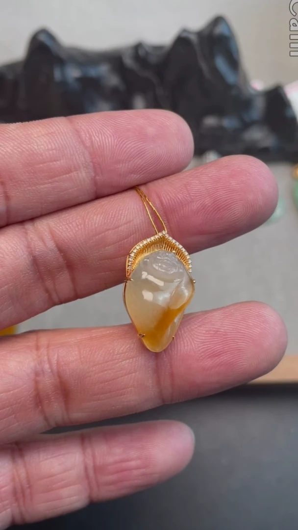 【闪购商品】翡翠吊坠(不含链)18K金镶嵌天然缅甸翡翠A货