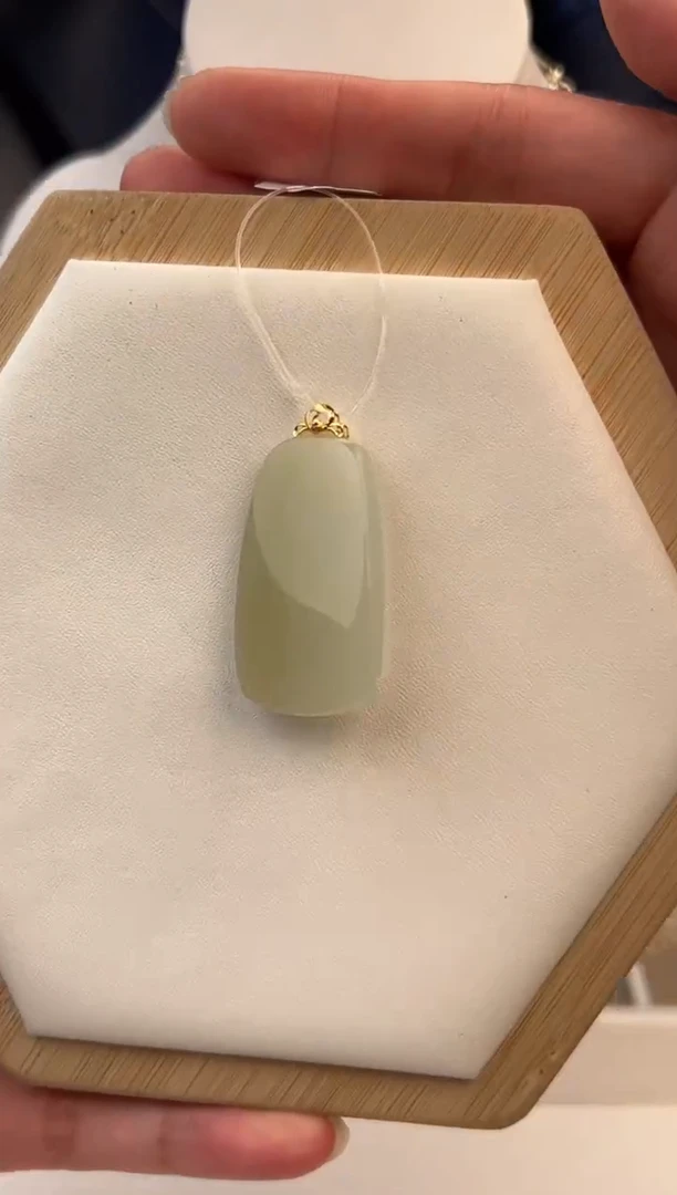 吊坠(不含链)18K金镶嵌和田玉499