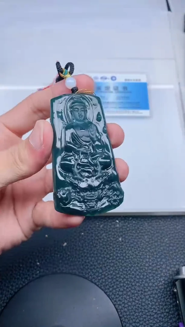颈饰未镶嵌翡翠