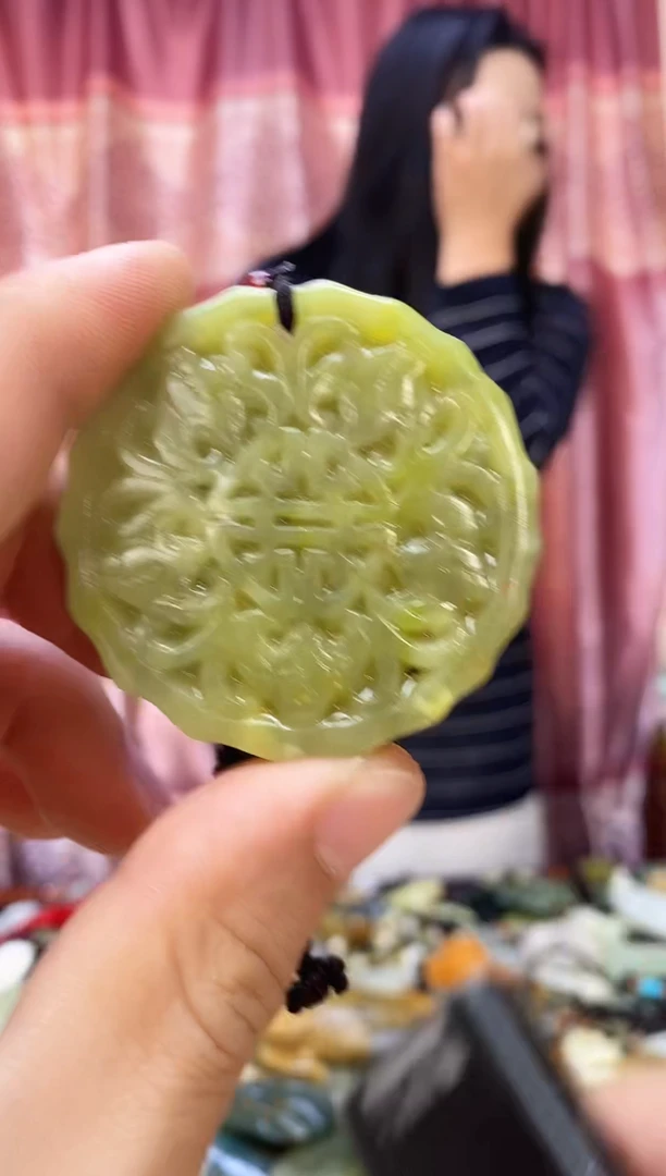 未镶嵌岫玉吊坠