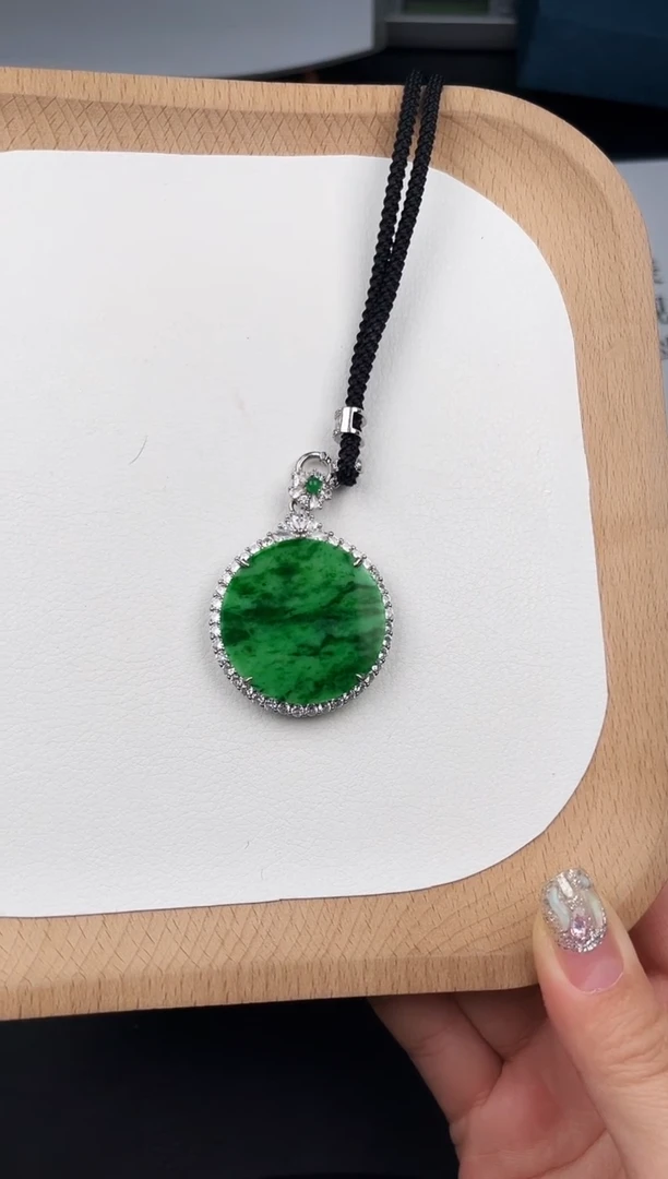 颈饰未镶嵌翡翠LH007翡翠辣阳绿大平安牌-3