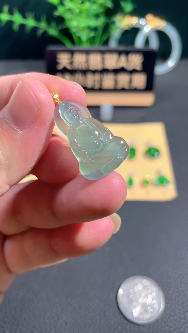 翡翠18K金镶嵌颈饰翡翠