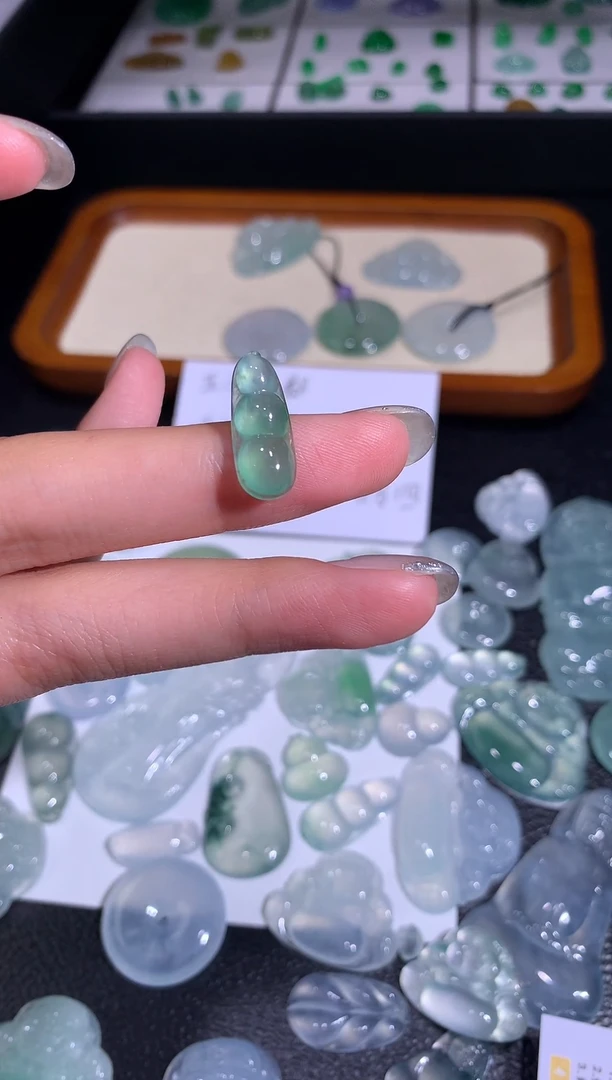 颈饰未镶嵌翡翠豆子