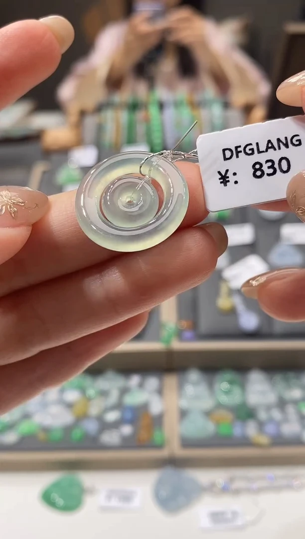 颈饰未镶嵌翡翠子母扣