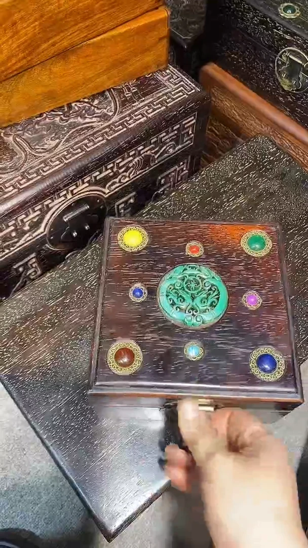木木雕款盒子一个