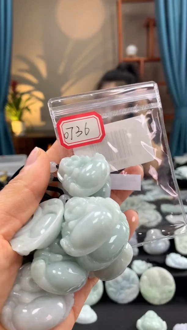翡翠未镶嵌颈饰佛公 0736多样性发一件