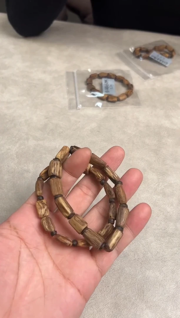 沉香手串金三角随形单圈 多样性发其一