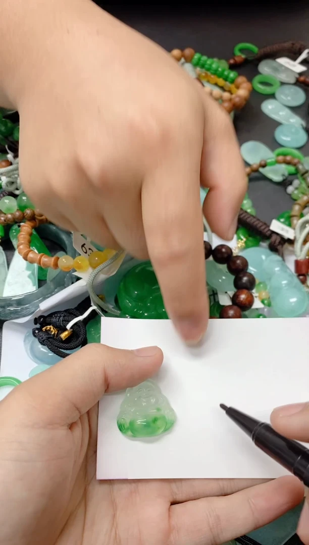 翡翠未镶嵌颈饰54656656