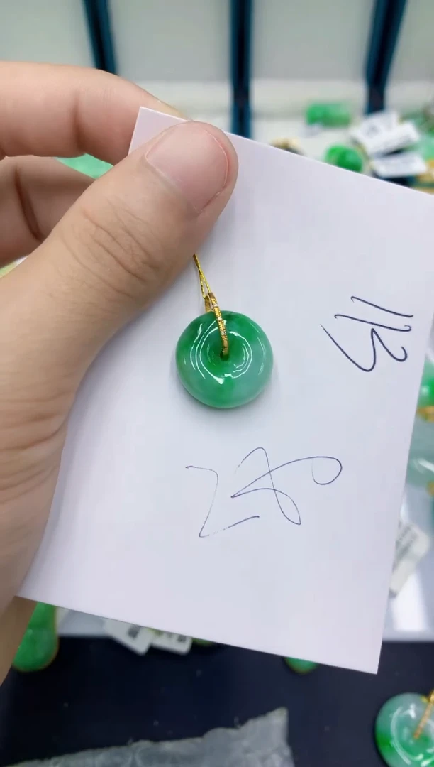 翡翠挂件18K金镶嵌翡翠