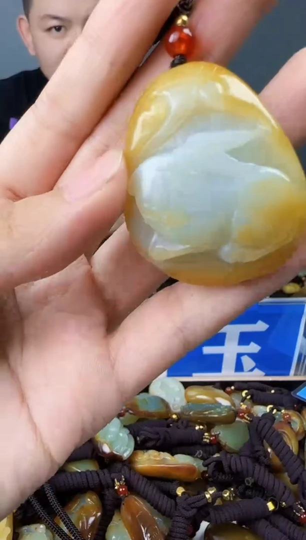 和田玉未镶嵌颈饰1