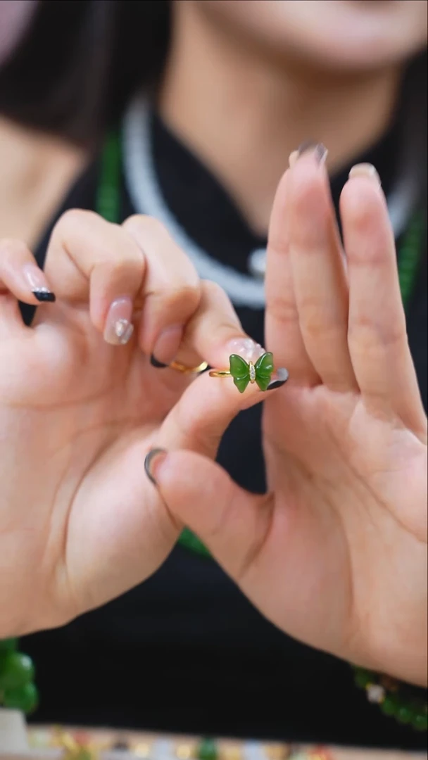 和田玉戒指银S925镶嵌蝴蝶