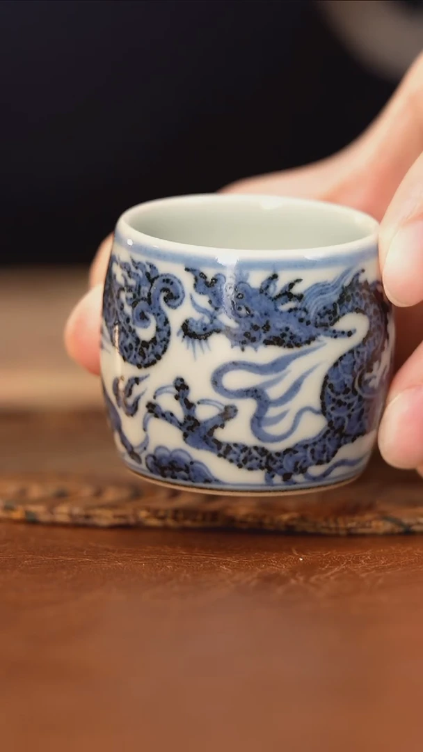 杯水*搏泥幻化青花龙杯