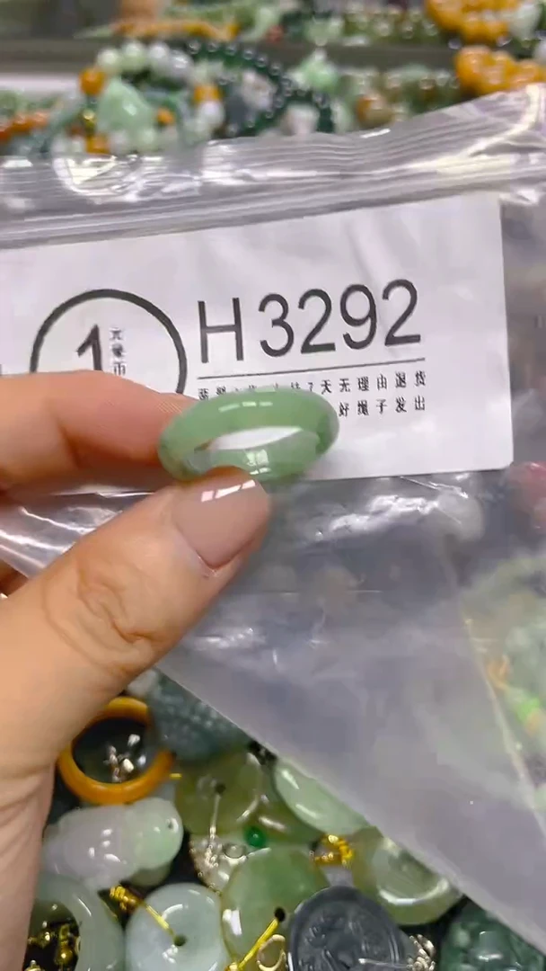 颈饰未镶嵌翡翠23/ H /翡翠A货，一件也是批发价