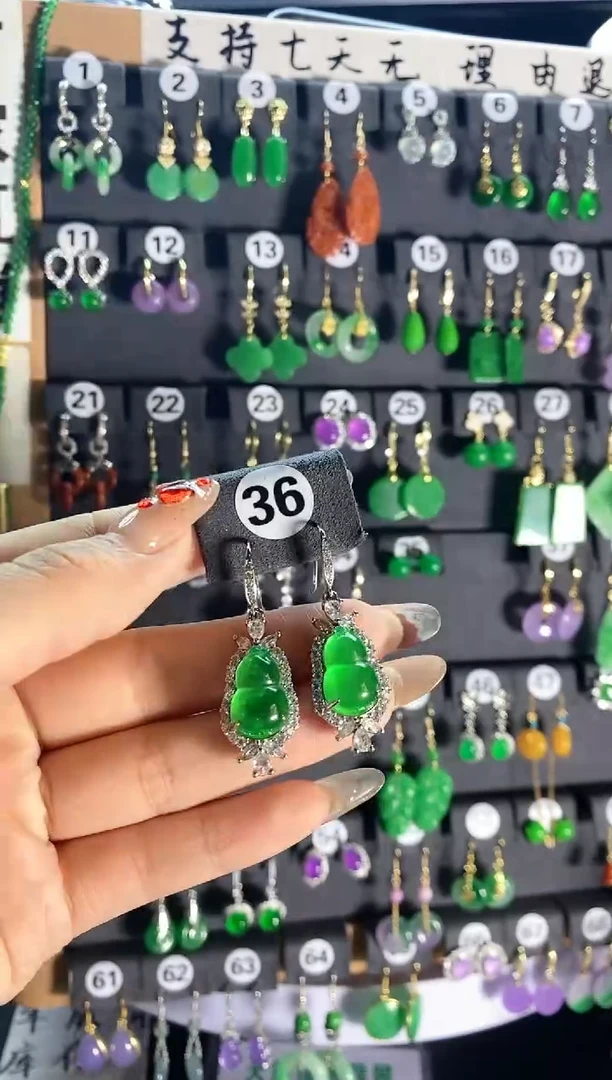 【闪购商品】翡翠耳饰银S925镶嵌36...