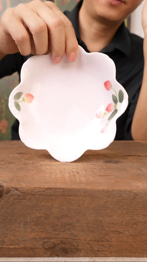 手绘白瓷-树莓派瓣型壶承（15.5*3cm）