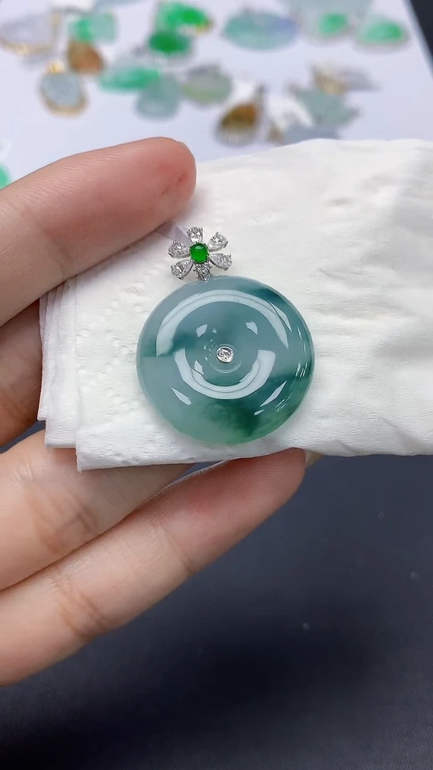 翡翠18K金镶嵌颈饰天然缅甸a货翡翠