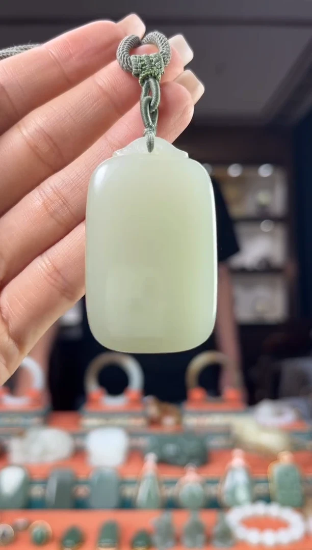 颈饰未镶嵌和田玉佩佩