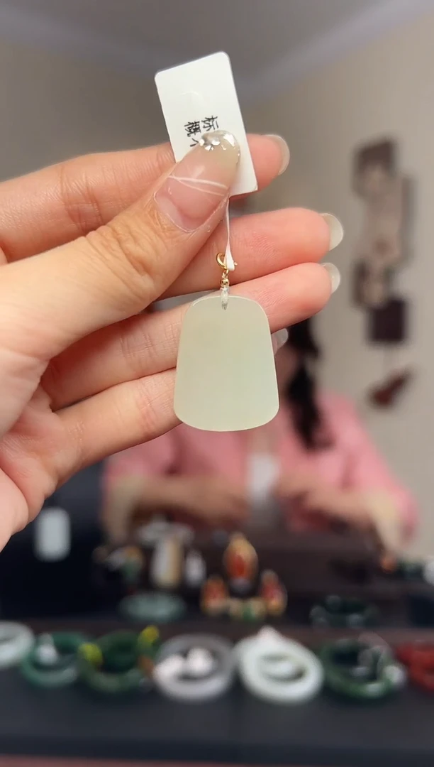 颈饰18K金镶嵌和田玉27*11*7