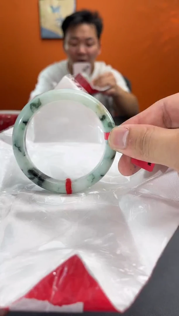 未镶嵌手镯翡翠翡翠手镯（微瑕）