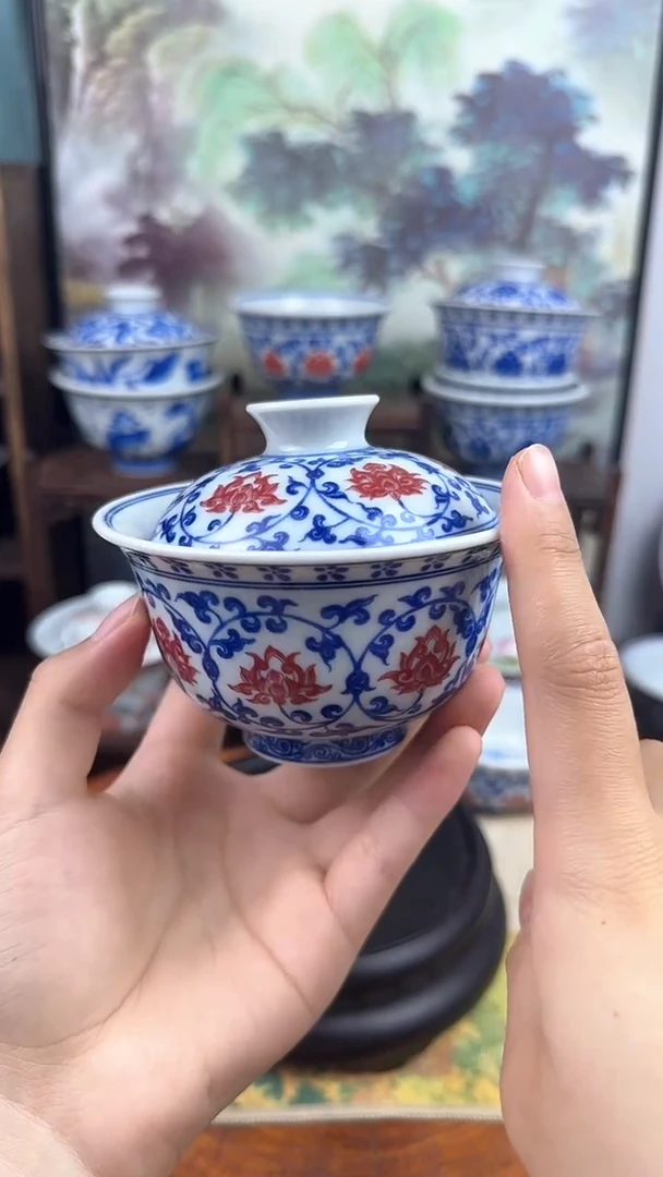 陶瓷青花釉里红缠枝莲两才盖碗