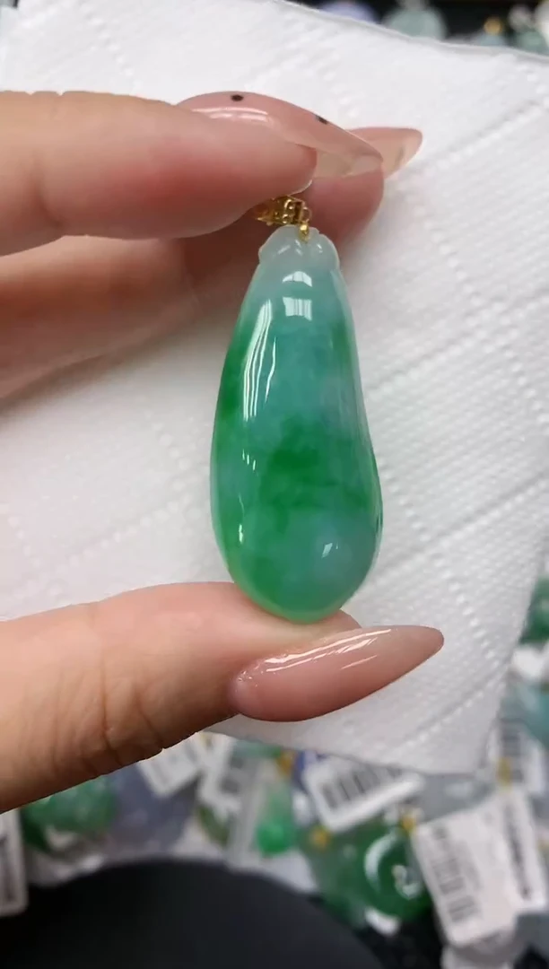 颈饰18K金镶嵌翡翠1111111111