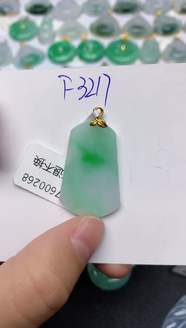 颈饰18K金镶嵌翡翠天然缅甸A货翡翠百元以上9元证书费自理