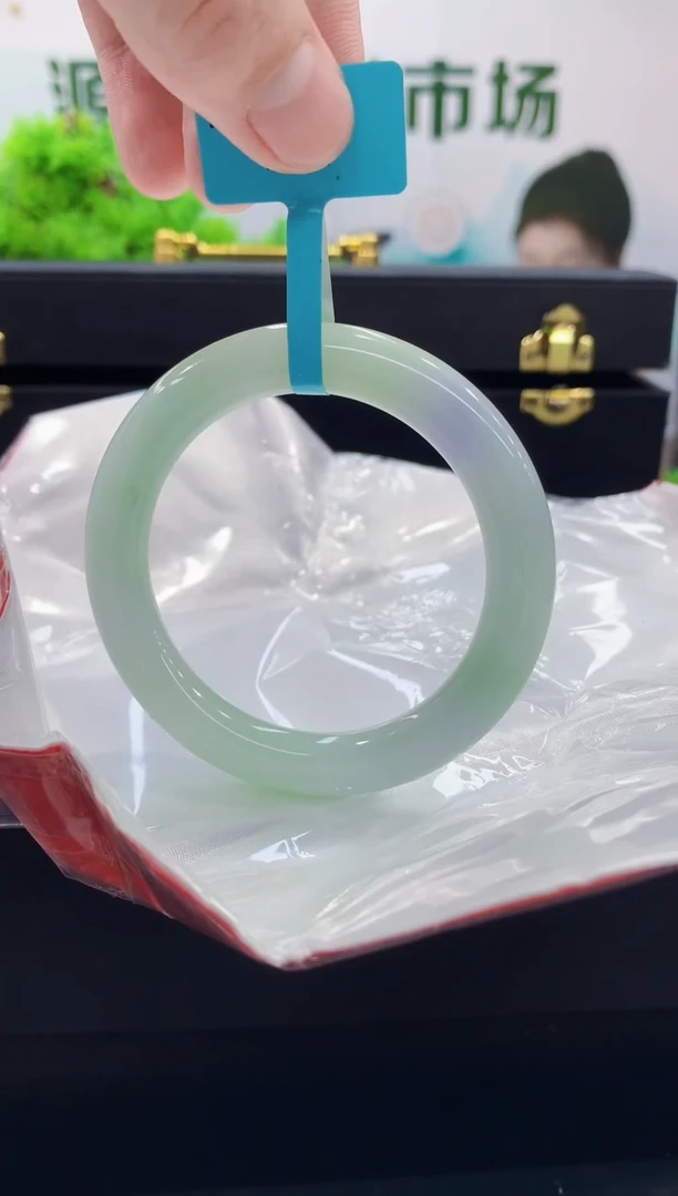 翡翠手镯未镶嵌手镯