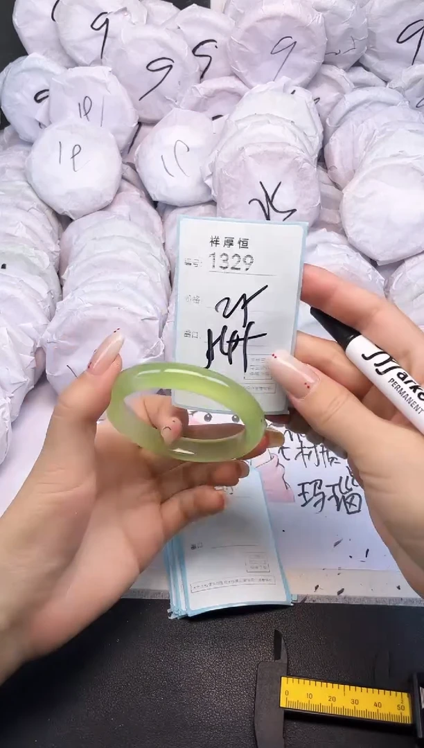 玛瑙/玉髓手镯未镶嵌1329