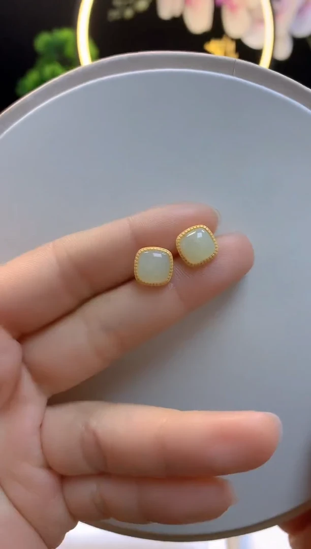 【闪购商品】和田玉耳钉银S925镀金镶嵌方糖