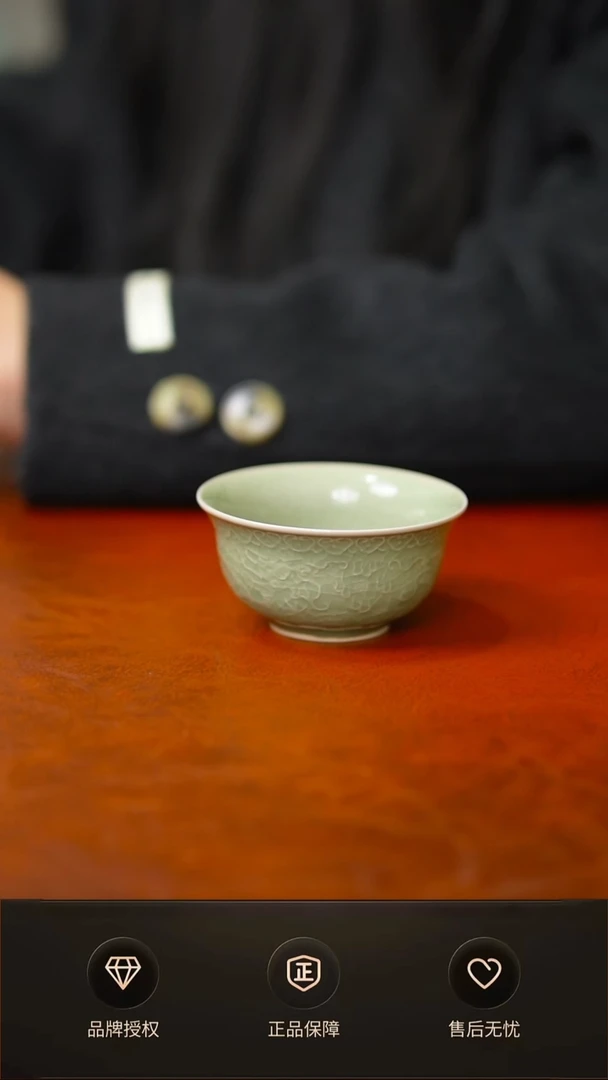 豆绿浮雕龙杯不完美