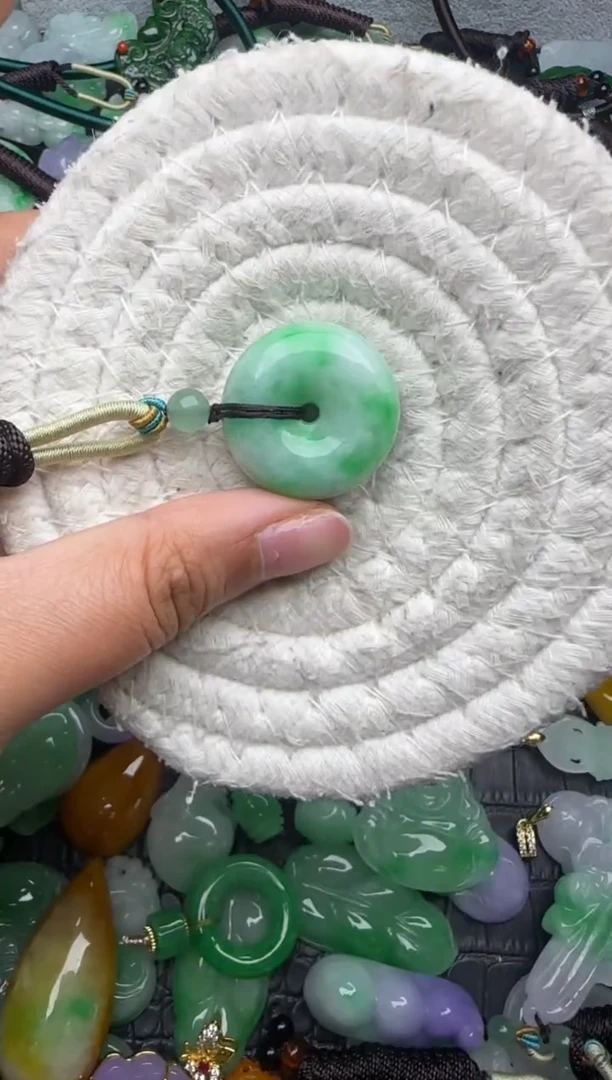 颈饰未镶嵌翡翠缅甸翡翠吊坠