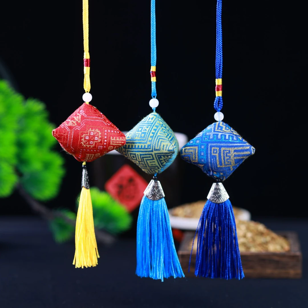 广西壮族五角香包手工缝制随身驱蚊香囊