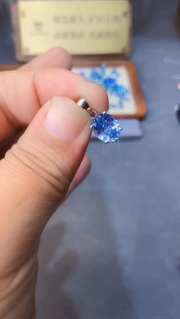 银S925镶嵌颈饰海蓝宝石......