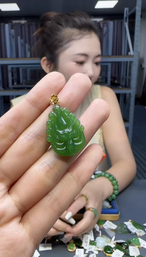 和田玉18K金镶嵌挂件1